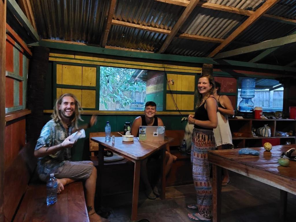 Rainbow Caravan Hostel Las Pilas Eksteriør bilde