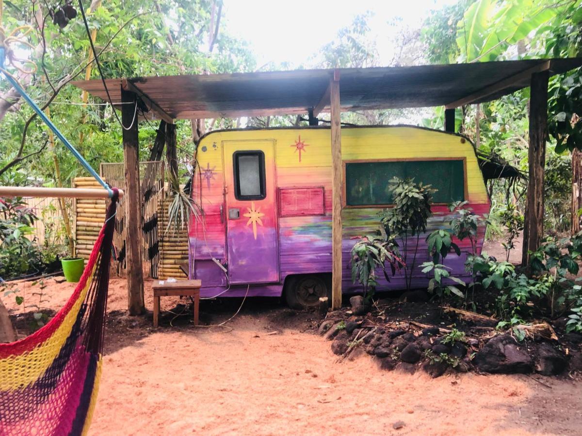 Rainbow Caravan Hostel Las Pilas Eksteriør bilde